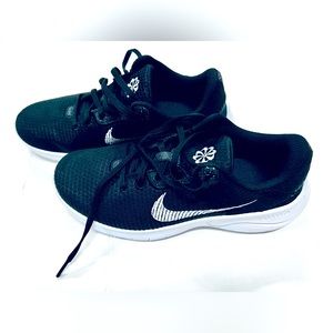 NIKE Flex Experience Run 11 Next Nature Shoe for Womens. Size US 7, Color Black.